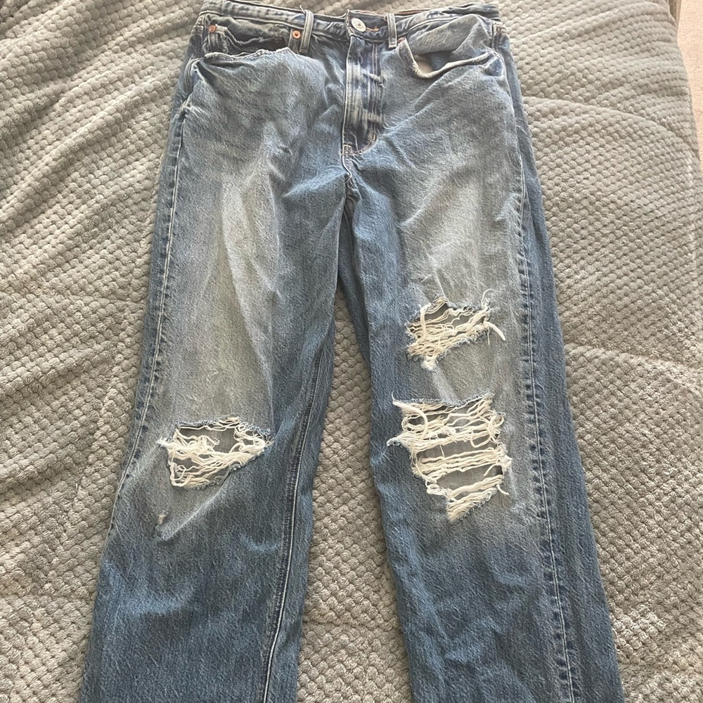 Women’s Size 6 Long American Eagle ‘90’s Ripped Boyfriend Jeans